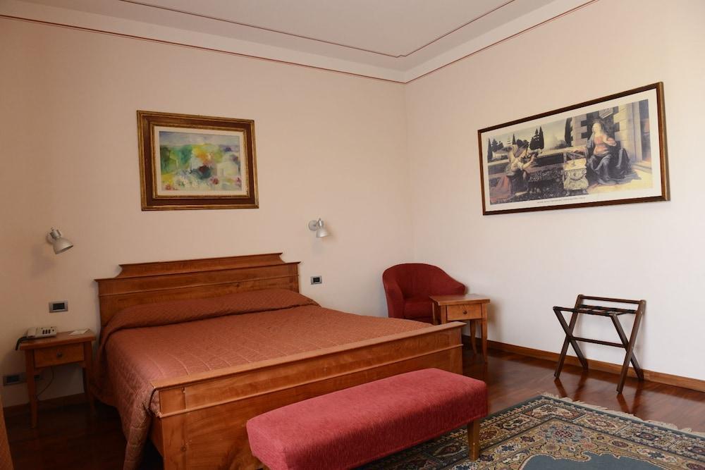 Hotel Rutiliano 皮恩扎 外观 照片