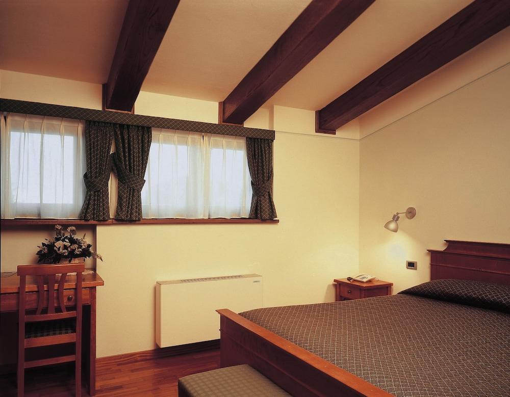 Hotel Rutiliano 皮恩扎 外观 照片