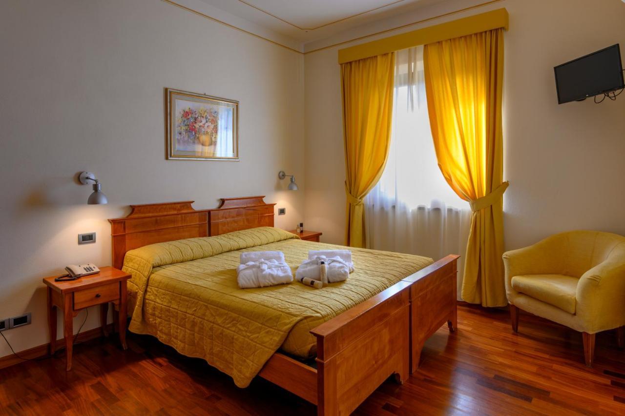 Hotel Rutiliano 皮恩扎 外观 照片