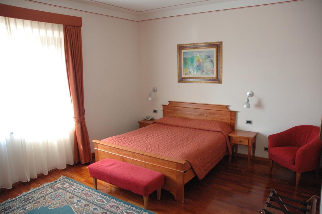 Hotel Rutiliano 皮恩扎 外观 照片