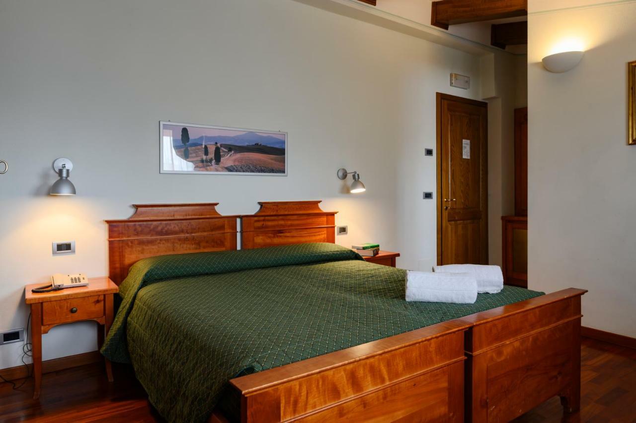 Hotel Rutiliano 皮恩扎 外观 照片